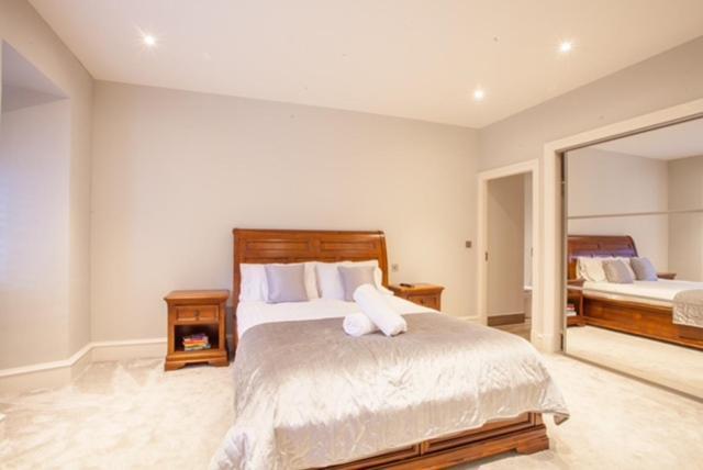 Stylish 2 Bedroom Apartment In Park Circus, West End Glasgow Exterior foto