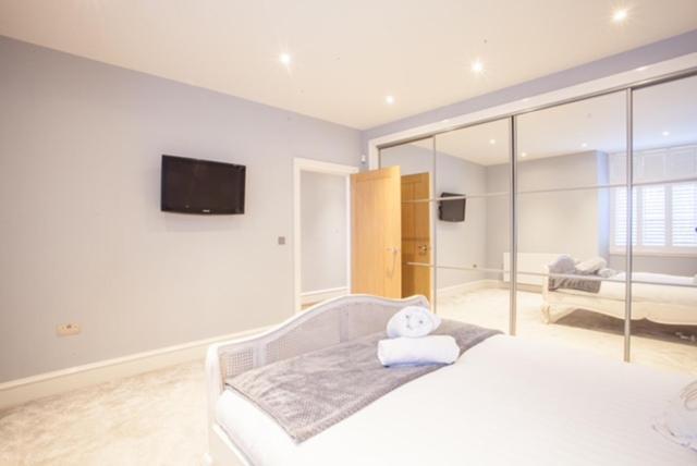 Stylish 2 Bedroom Apartment In Park Circus, West End Glasgow Exterior foto